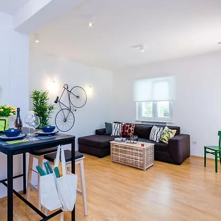 Private Garden דירה