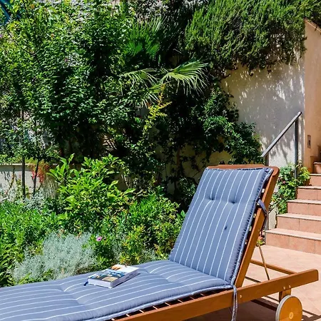 Private Garden *