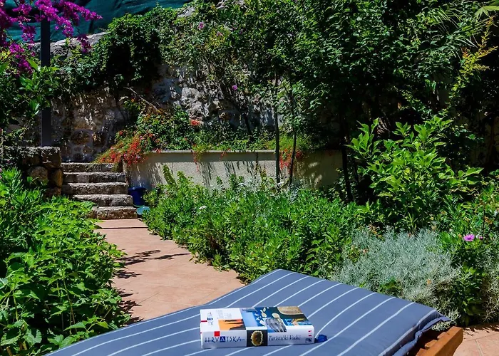 Apartment Private Garden