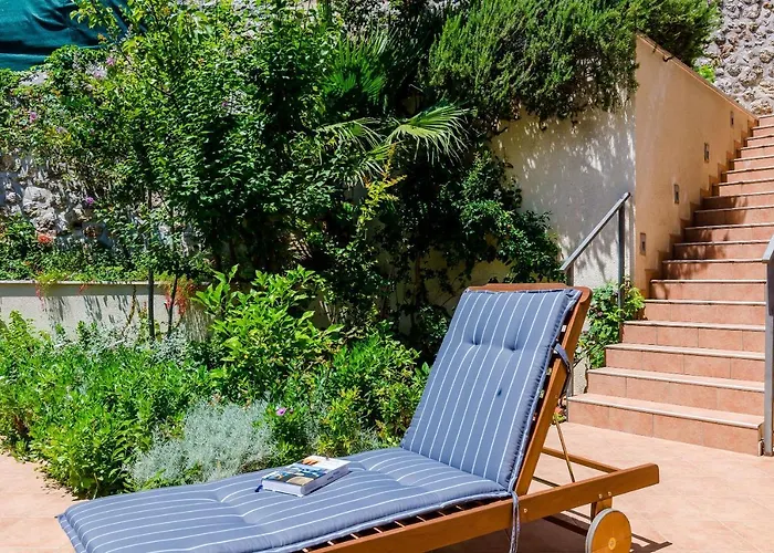 Private Garden *